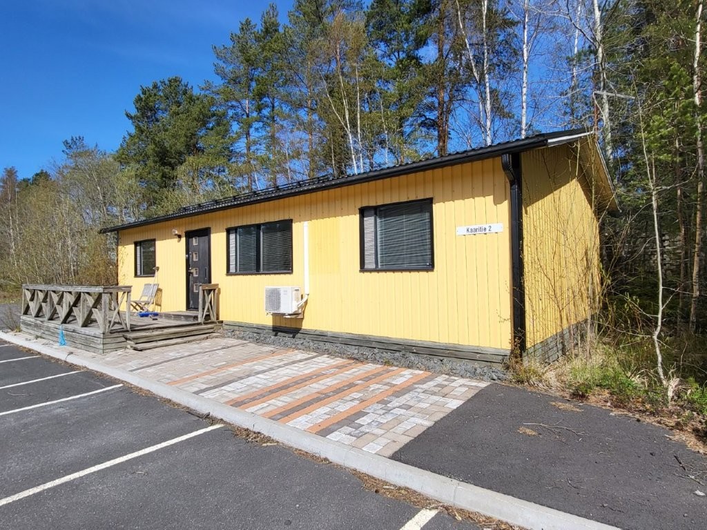Kaaritie 2:n erillinen 90,5 m²:n toimistorakennus Raumalla